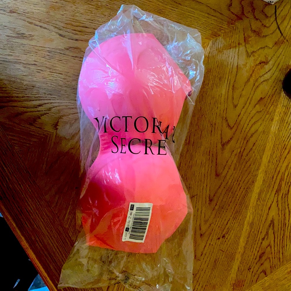 NWT Victoria’s Secret bra 40DDD